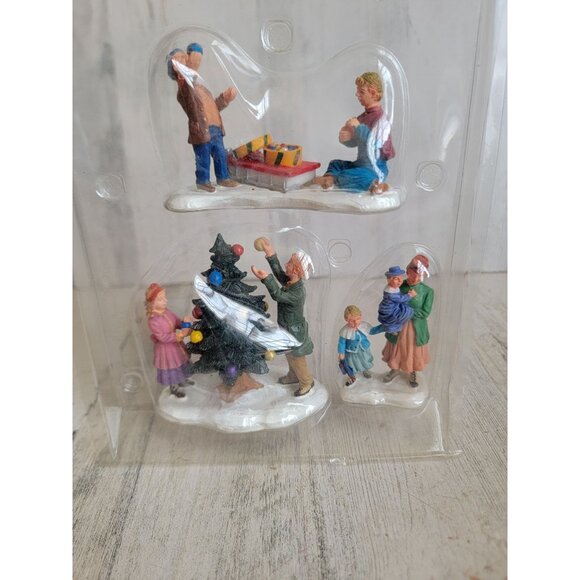 Lemax NEW family tradition Xmas tree village accessory set - Picture 2 of 7